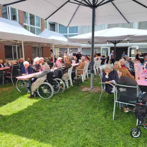 Miteinander auf dem Sommerfest